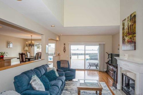 60 Harbour Dr, Blue Point, NY 11715-1423