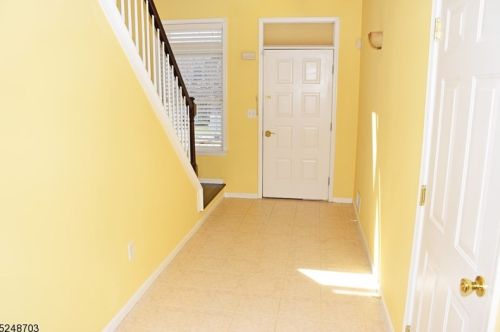 125 Springhill Dr, Greystone Park, NJ 07950-1175