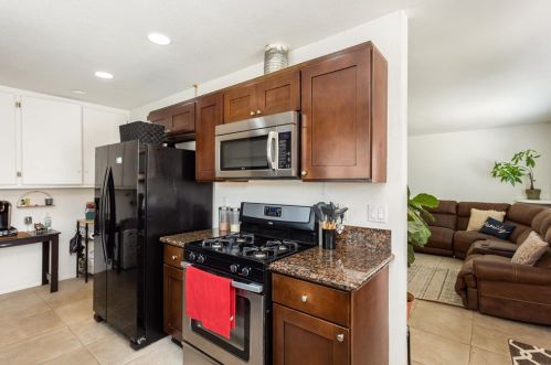 288 Lustrosos St, Oceanside CA  92057-5237 exterior