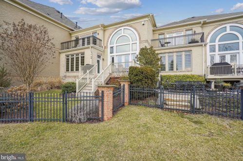 18383 Eagle Point Sq, Leesburg, VA 20176-8487