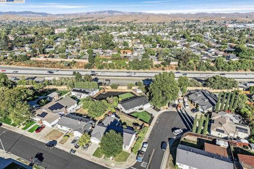 7769 Deervale Ct, Pleasanton CA  94568-1016 exterior