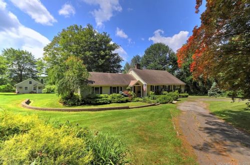 164 Interlaken Rd, Lakeville, CT 06039-2102