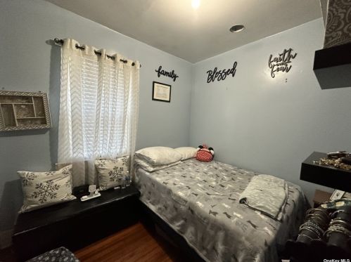 402 Bch 9 St, Far Rockaway NY  11691-5522 exterior