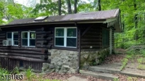 21 Pheasant Ln, West Milford NJ  07480-4008 exterior