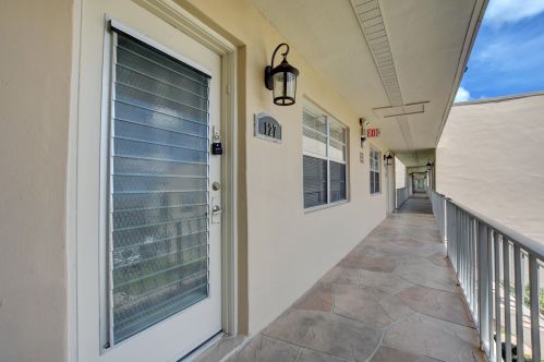127 Burgundy C, Delray Beach FL  33484-5429 exterior