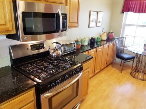 9 Maple Wing Dr, Central Islip, NY 11722-4607
