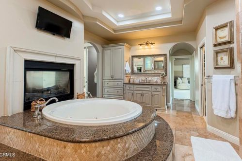 840 Fairway Dr, Bakersfield CA 93309-2416 exterior