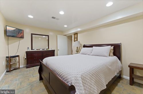 8813 Sylvania St, Lorton VA  22079-1612 exterior