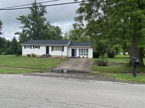92 Scotland Ln, New Castle, PA 16101-9286