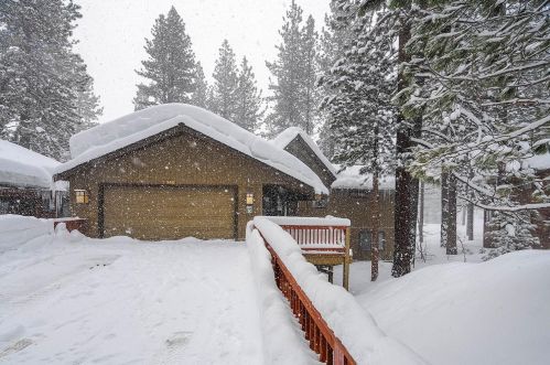 148 Basque Dr, Truckee, CA 96161-3915