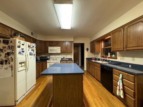 1 Cedar Pt, Newport KY  41076-1743 exterior