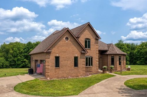 421 Dairy Farm Rd, New Kensington, PA 15068-9535