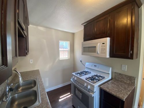 708 Plum St, Compton, CA 90222-3940