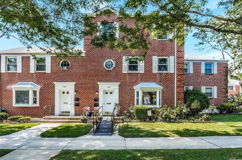 71-20 260th St, Floral Park, NY 11004-1120