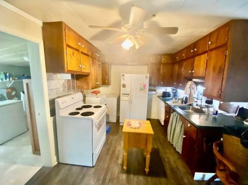 6850 Newark Rd, Nashport, OH 43830-9073
