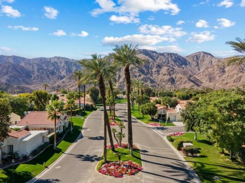49205 Avenida Vista Bonita, La Quinta CA  92253-2534 exterior