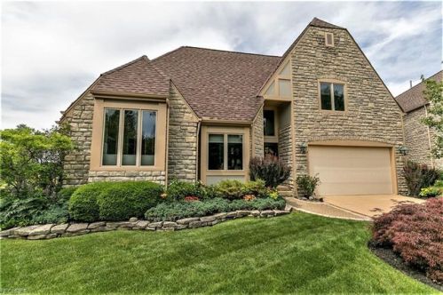 4254 Vilamoura Dr, Avon, OH 44011-3753