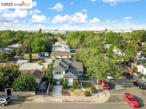 1390 Maple St, West Pittsburg CA  94565-2761 exterior