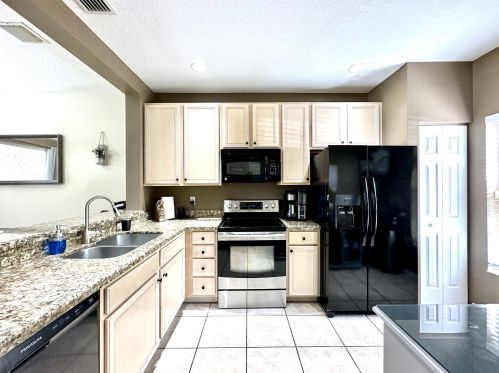 6432 Park Lk Cir, Boynton Beach FL  33437-3228 exterior