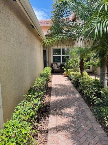 15831 Aurora Lake Cir, Wimauma, FL 33598-4031