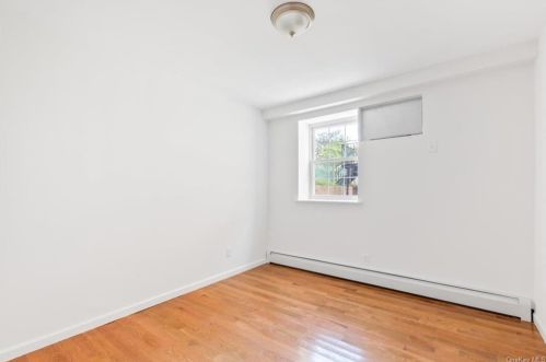 557 Logan Ave, Bronx NY  10465-2509 exterior