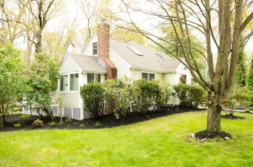 44 Hunnewell St, Needham, MA 02494-1828