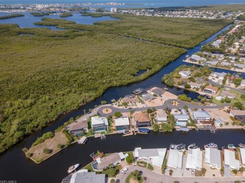 17841 Rebecca Ave, Fort Myers Beach FL  33931-3002 exterior