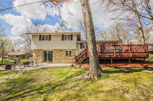 1513 Woodridge Rd, West Bend, WI 53095-5031