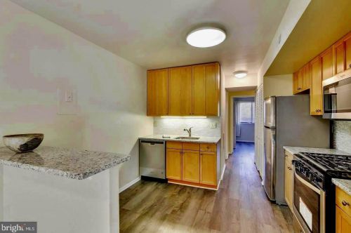2044 Royal Fern Ct, Herndon, VA 20191-2044