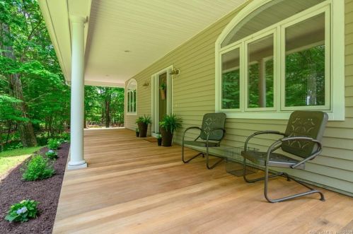 9 New Bridge Rd, Brookfield Center CT  06804-1210 exterior