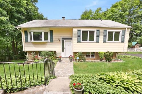 555 Linda Ave, Thornwood, NY 10594-1547