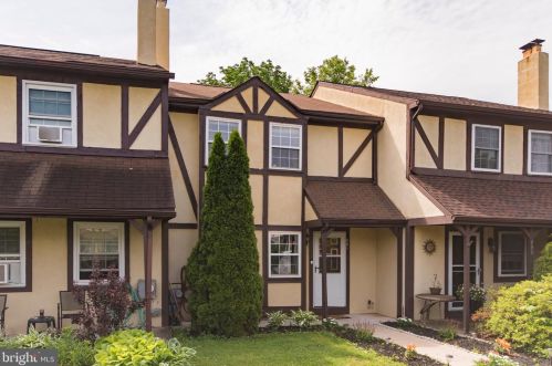 801 Sandra Ln, Norristown, PA 19403-3917