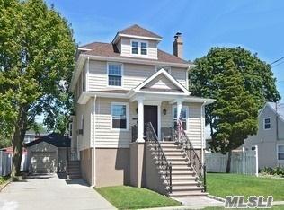 378 Windsor Pkwy, Rockville Centre, NY 11572-2938