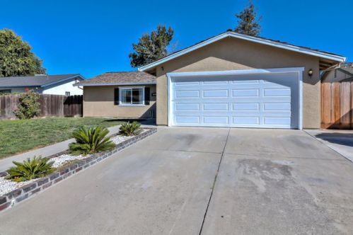690 A St, Hollister, CA 95023-4594
