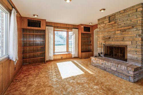 1175 Lake Shore Dr, Lake Geneva, WI 53147-2244