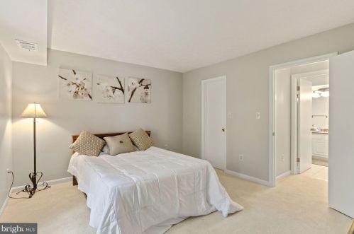 7620 Willow Pt Dr, Falls Church VA  22042-7530 exterior