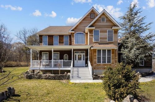 7 Menayas Ct, Washingtonville, NY 10992-2032