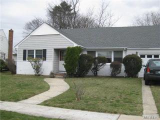 3715 Crest Rd, North Wantagh, NY 11793-2631