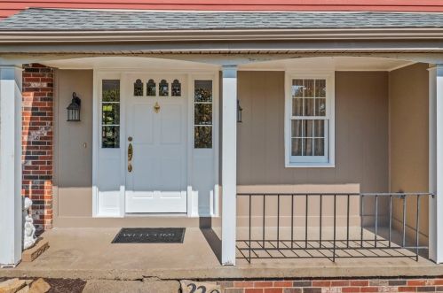 220 King Richard Dr, Canonsburg, PA 15317-2504