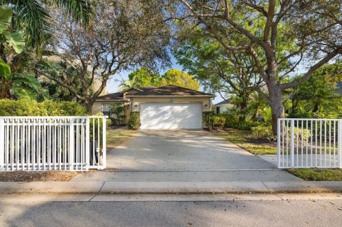 200 Garden Grove Pkwy, Vero Beach, FL 32962-7312