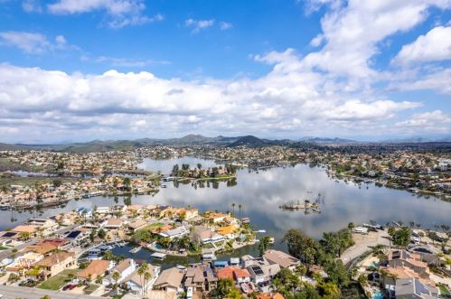 13 Via Niccolo Ct, Lake Elsinore CA  92532-0147 exterior