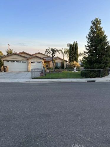 2215 Povane Ct, Bakersfield, CA 93313-5798