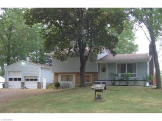 1941 Dennis Dr, Akron, OH 44312-5441