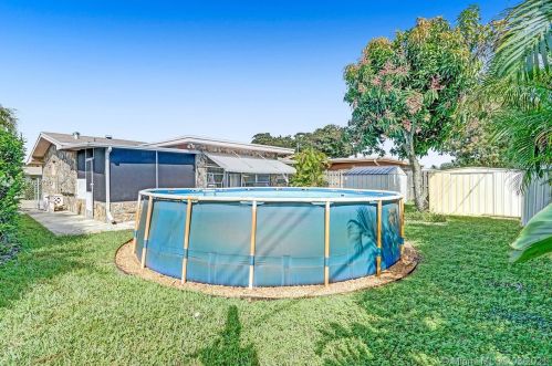 8490 10th St, Hollywood FL  33024-4939 exterior