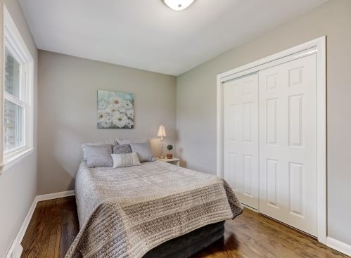 10043 Greenview Dr, Thiensville WI  53092-5749 exterior