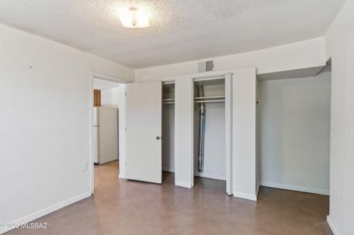 902 Prince Rd, Tucson AZ 85705-3028 exterior