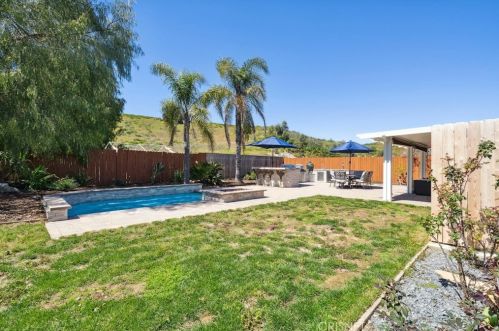 857 Crosby Ave, Simi Valley CA  93065-5012 exterior