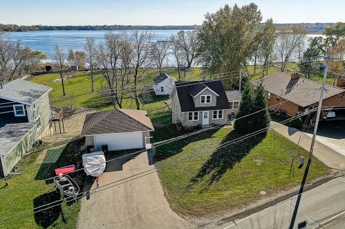 25805 Loomis Rd, Waterford, WI 53185-1453