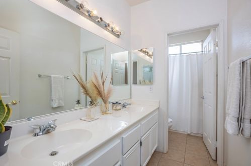 19148 Painted Rock St, Perris CA  92570-6534 exterior