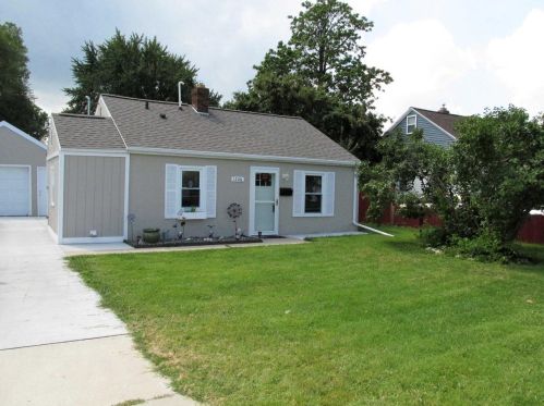 1326 Vanderbraak St, Green Bay, WI 54302-2016